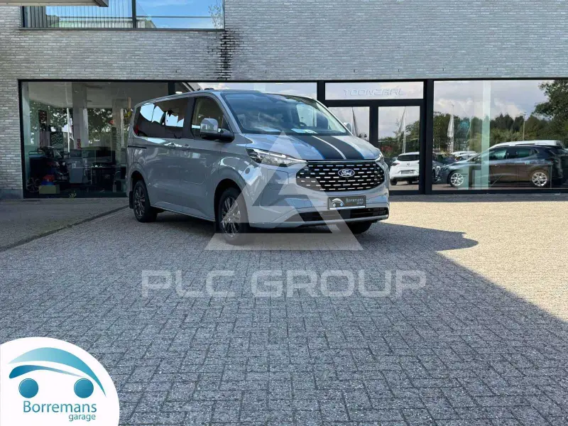 2025 Ford Tourneo