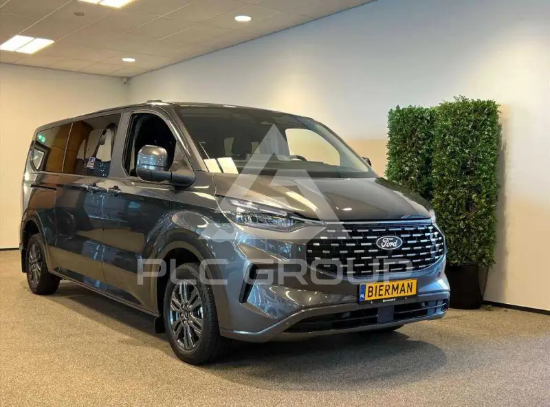 2025 Ford Tourneo