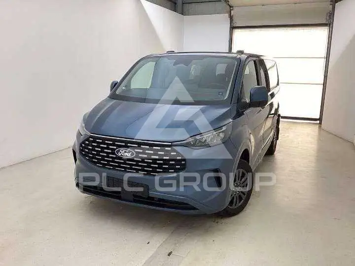 2025 Ford Tourneo