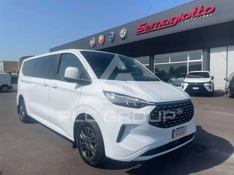 2025 Ford Tourneo