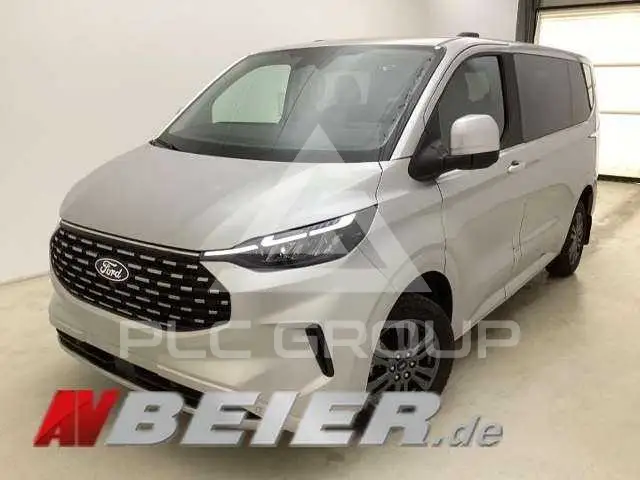 2025 Ford Tourneo