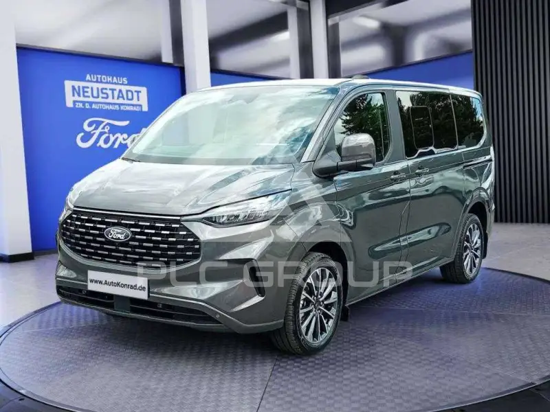 2025 Ford Tourneo