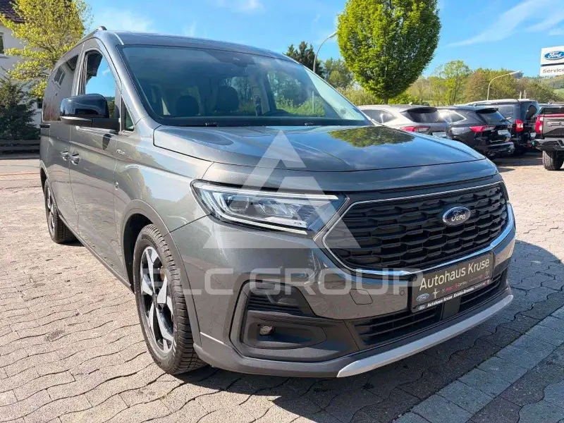2025 Ford Tourneo