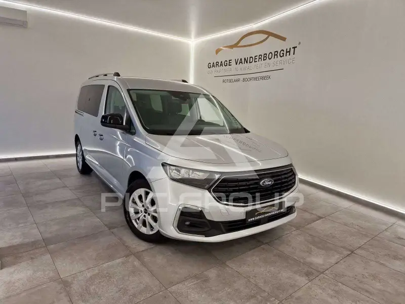 2025 Ford Tourneo