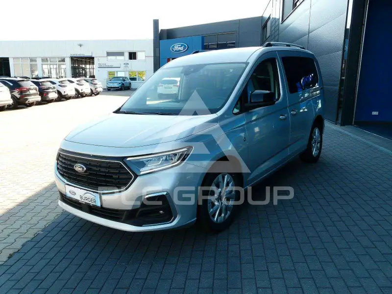 2025 Ford Tourneo