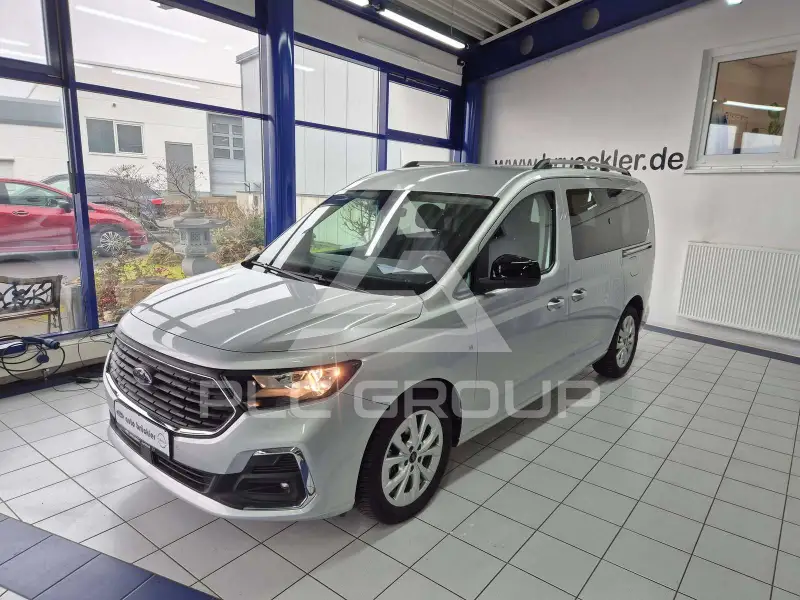2025 Ford Tourneo