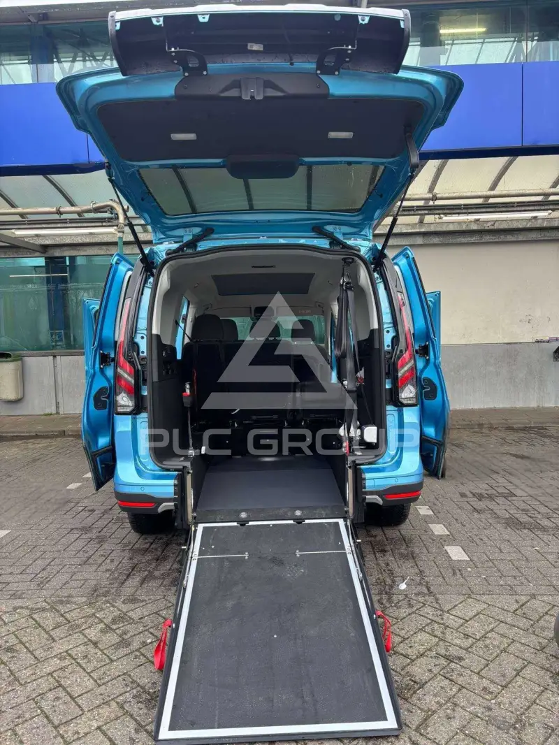 2025 Ford Tourneo