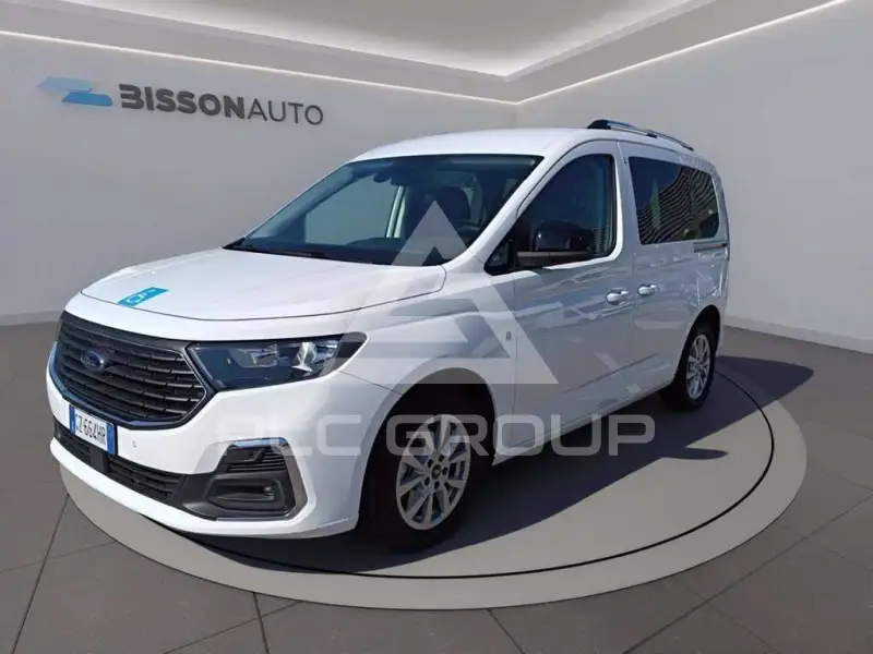 2025 Ford Tourneo