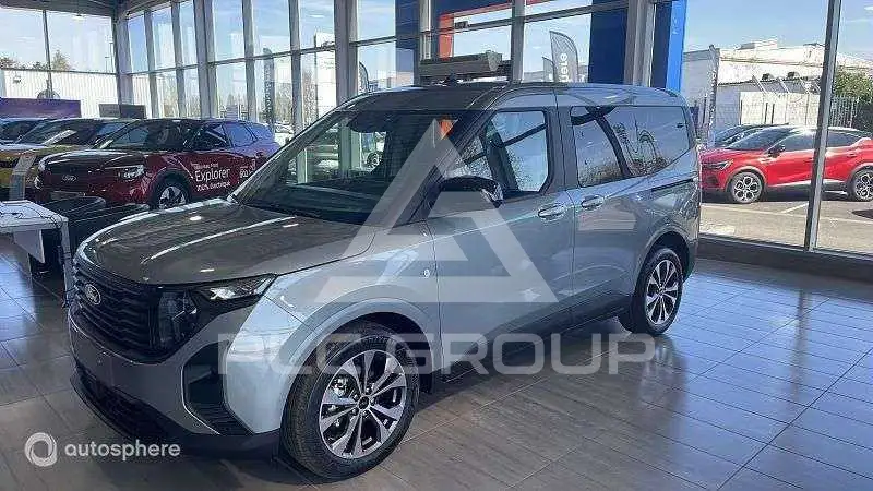 2025 Ford Tourneo