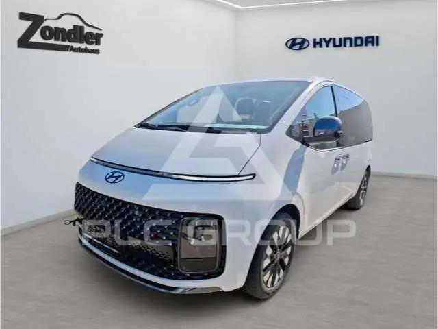 2025 Hyundai Staria