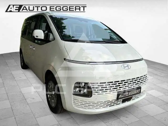 2025 Hyundai Staria