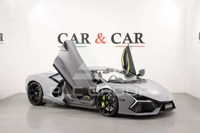 2025 Lamborghini Revuelto