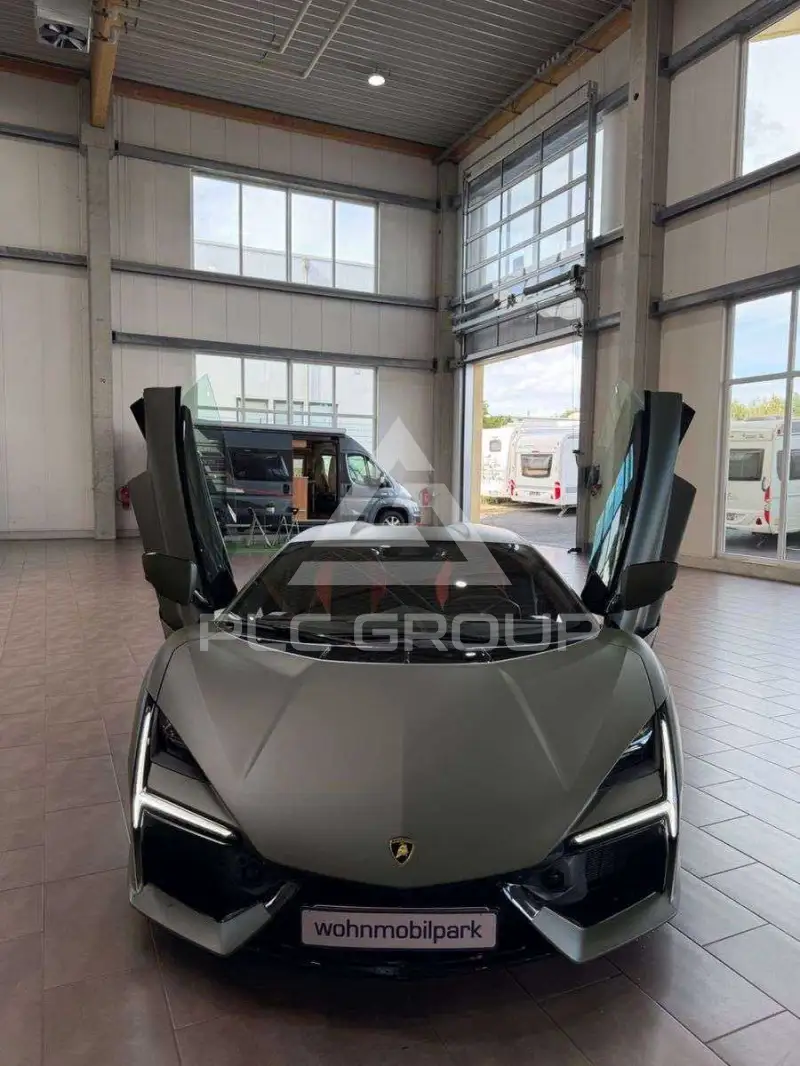 2025 Lamborghini Revuelto