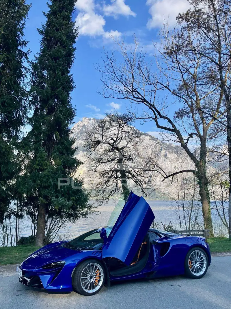 2025 McLaren ARTURA