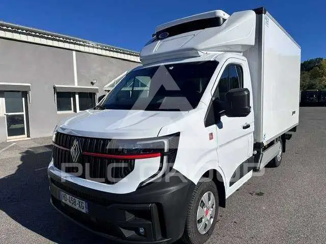 2025 Renault Master