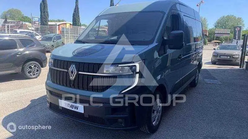2025 Renault Master