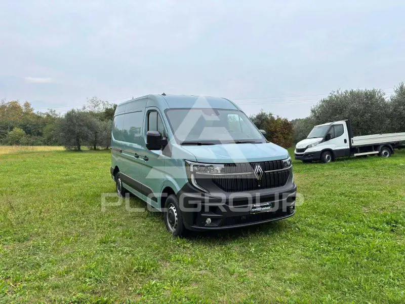 2025 Renault Master