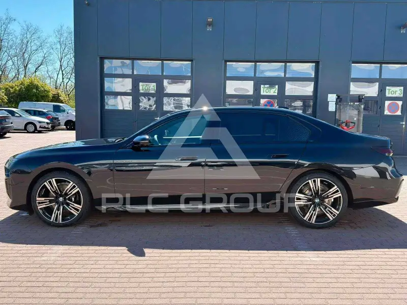 2026 BMW 740
