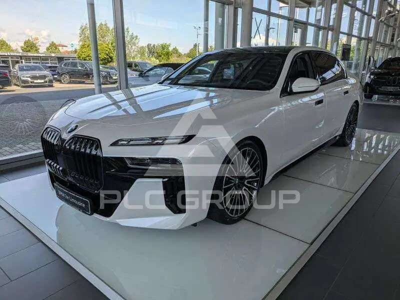 2026 BMW 740