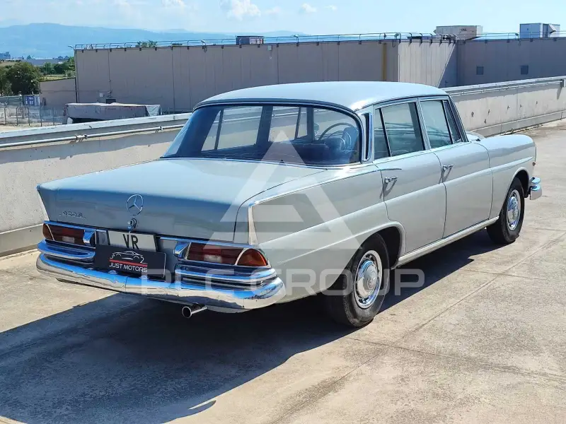 1963 Mercedes Benz 220