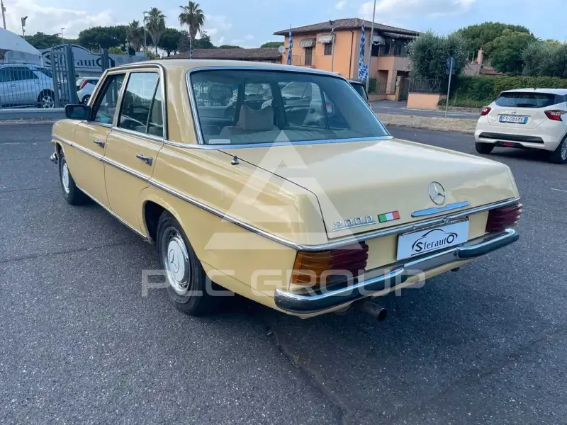 1975 Mercedes Benz 240