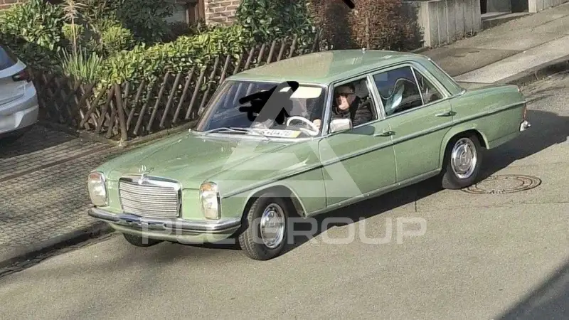 1975 Mercedes Benz 200