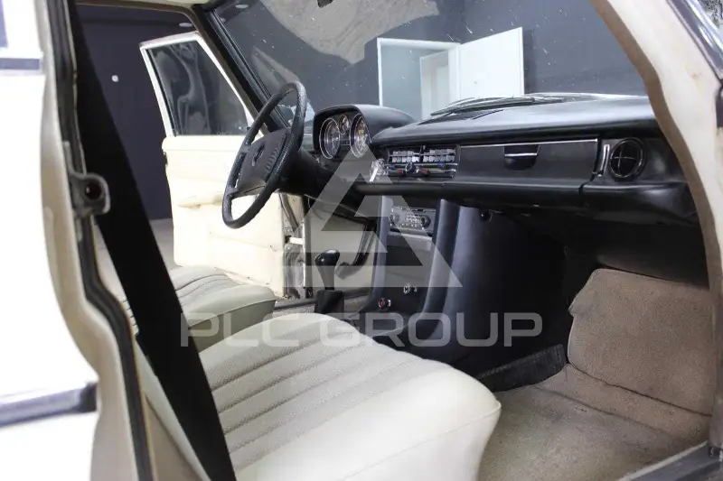 1976 Mercedes Benz 240