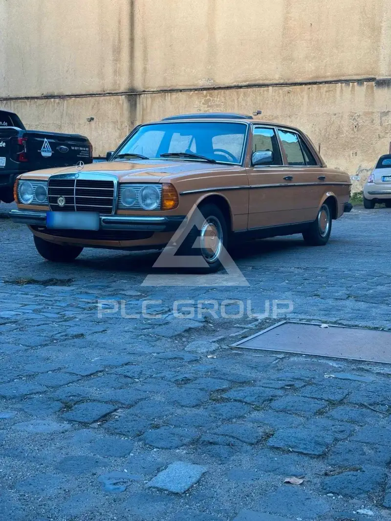 1977 Mercedes Benz 240