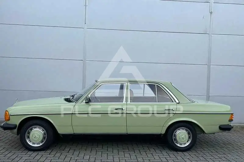 1977 Mercedes Benz 200