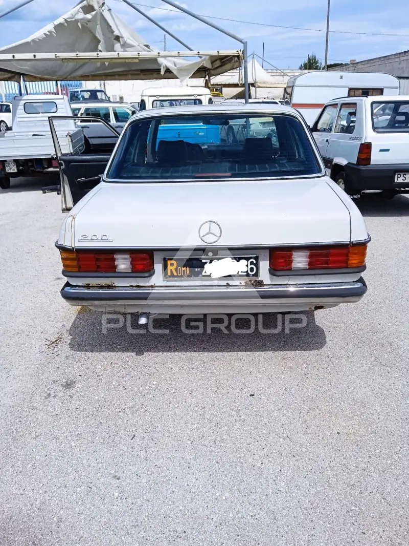 1980 Mercedes Benz 200