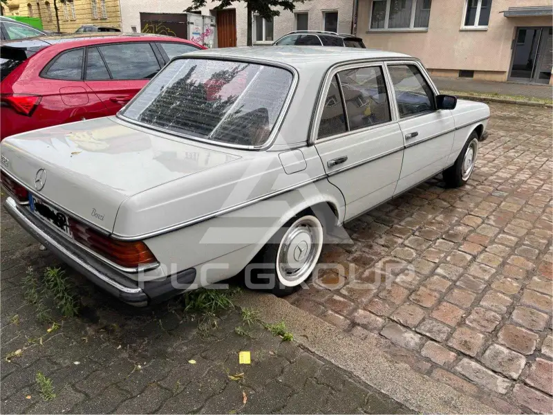 1981 Mercedes Benz 240