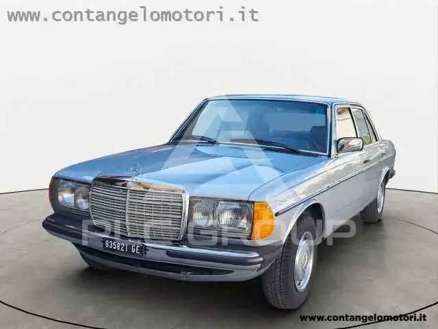 1981 Mercedes Benz 200