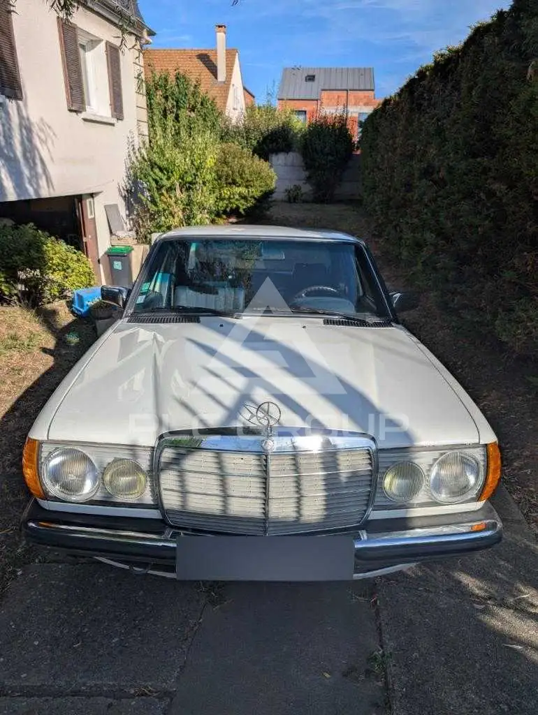 1982 Mercedes Benz 230