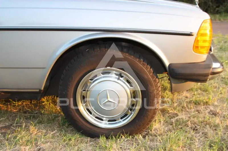1984 Mercedes Benz 200