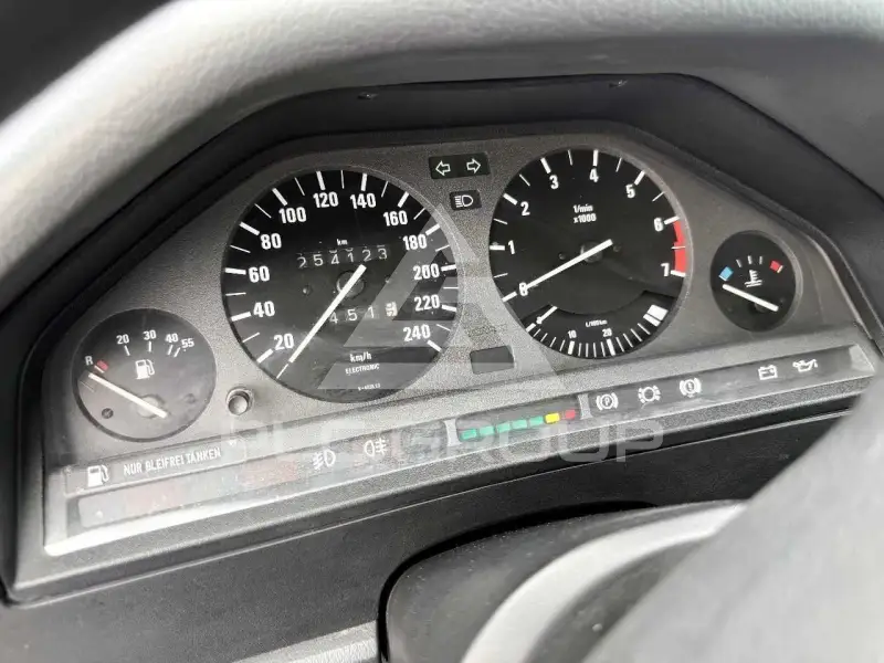 1992 BMW 330