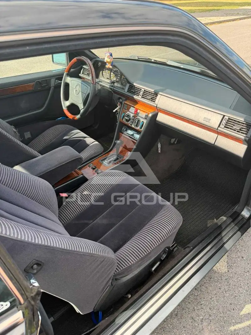 1992 Mercedes Benz 220