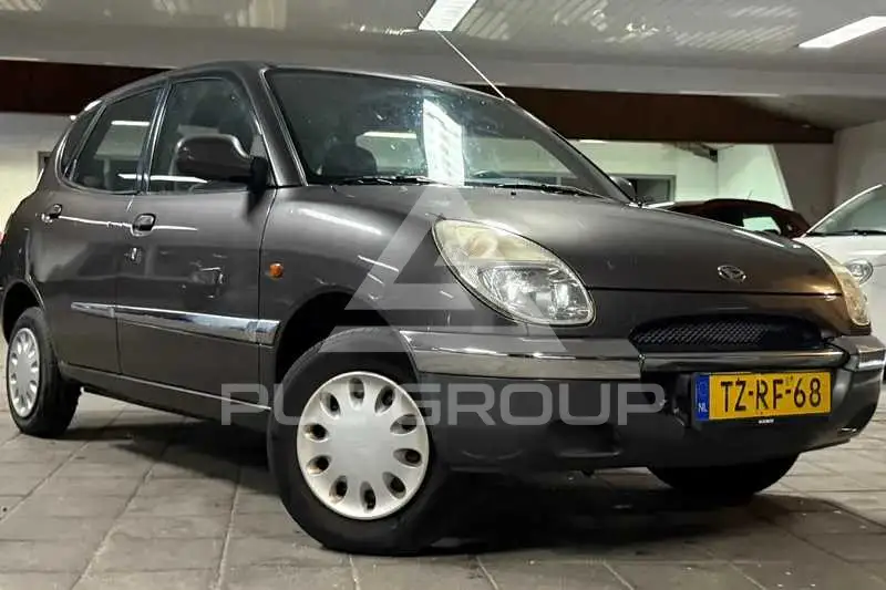 1998 Daihatsu Sirion
