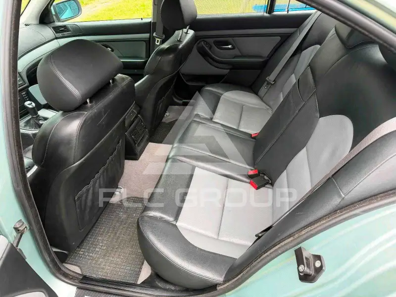 1999 BMW 523