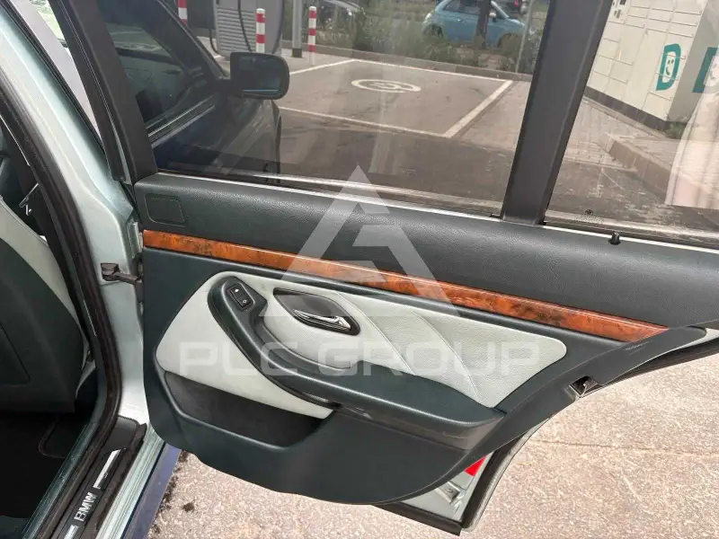 1999 BMW 523