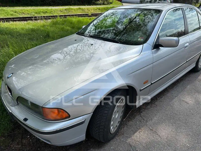 1999 BMW 523