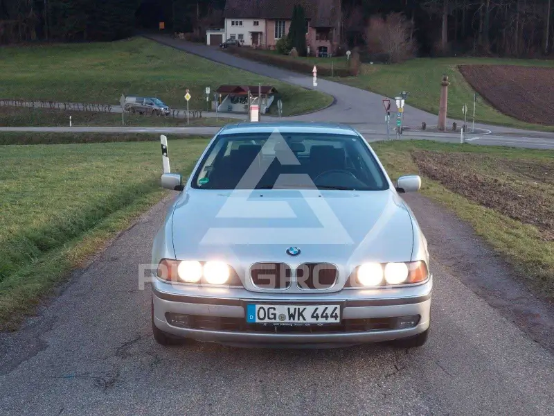 1999 BMW 523