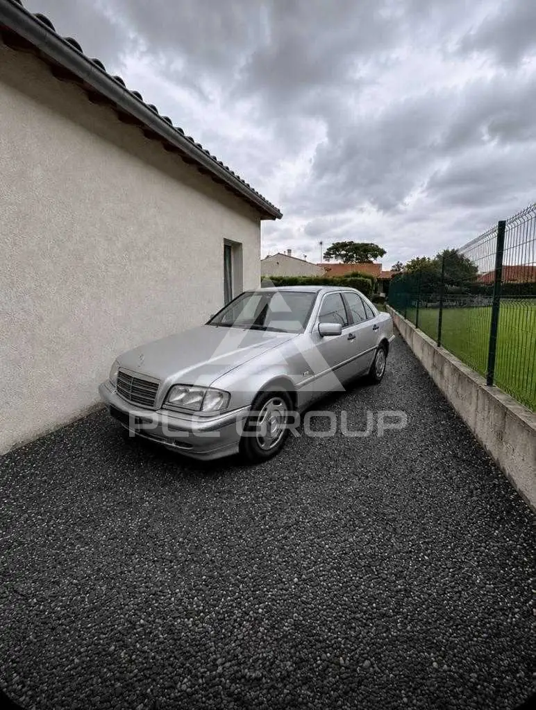 1999 Mercedes Benz 220
