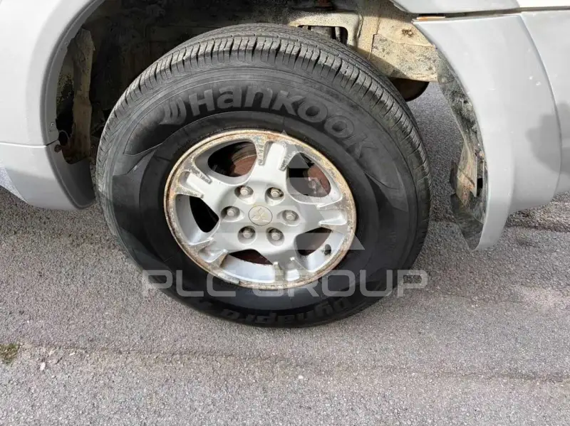 2000 Mitsubishi PAJARO