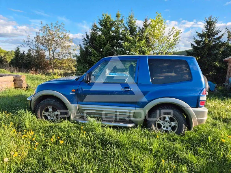 2000 Mitsubishi PAJARO