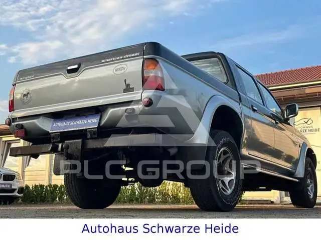 2000 Mitsubishi L200