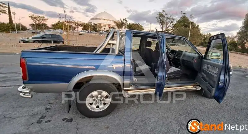 2000 Nissan Navara