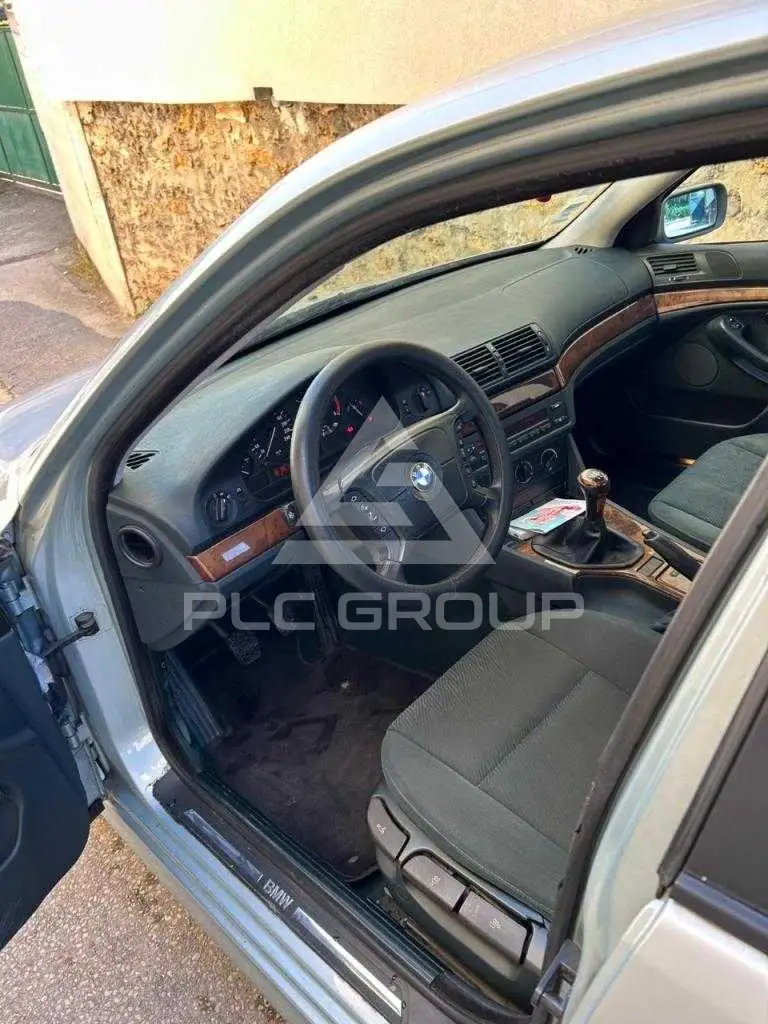 2000 BMW 523
