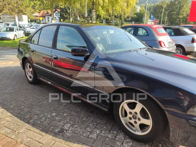 2000 BMW 523
