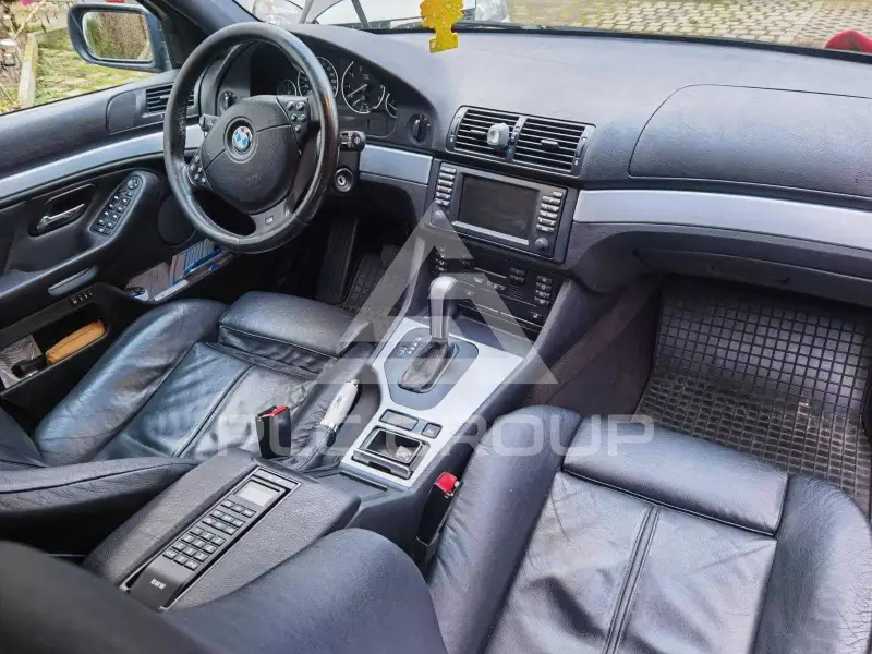 2000 BMW 523