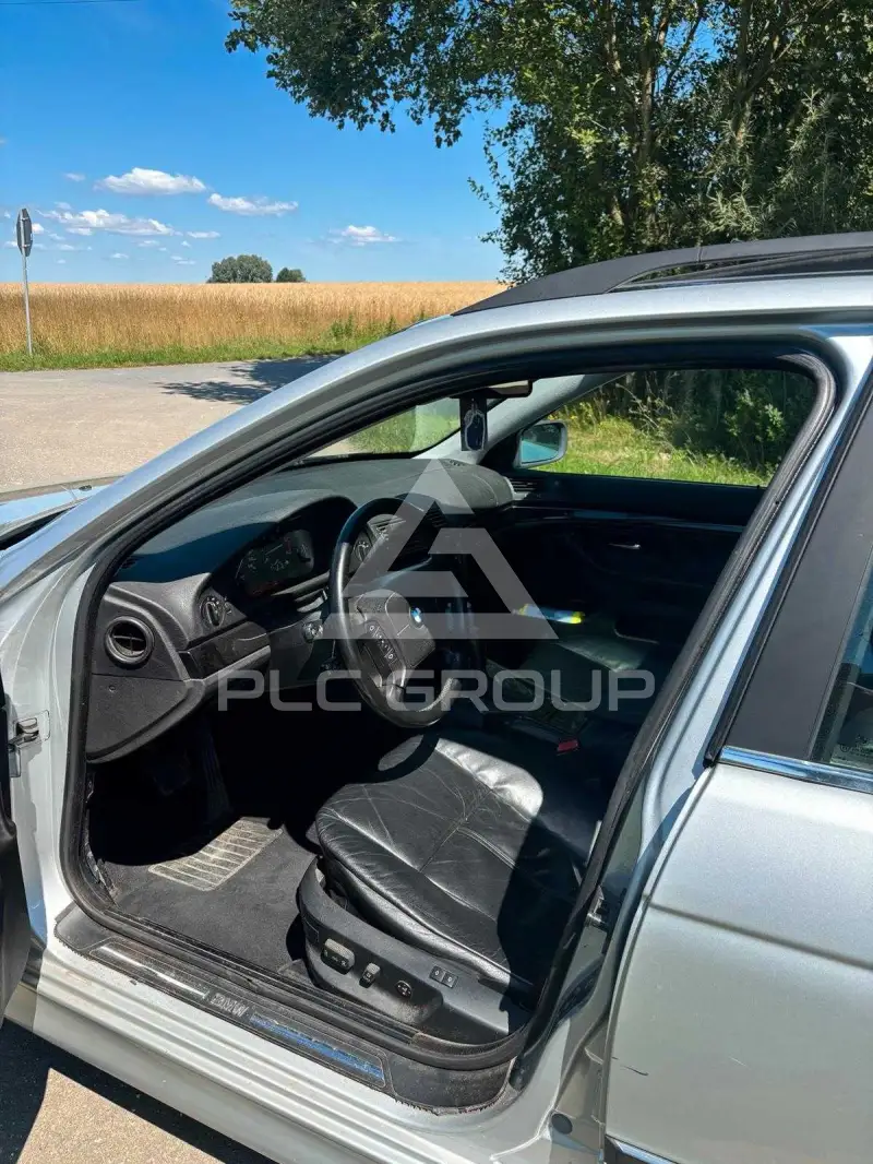 2000 BMW 523